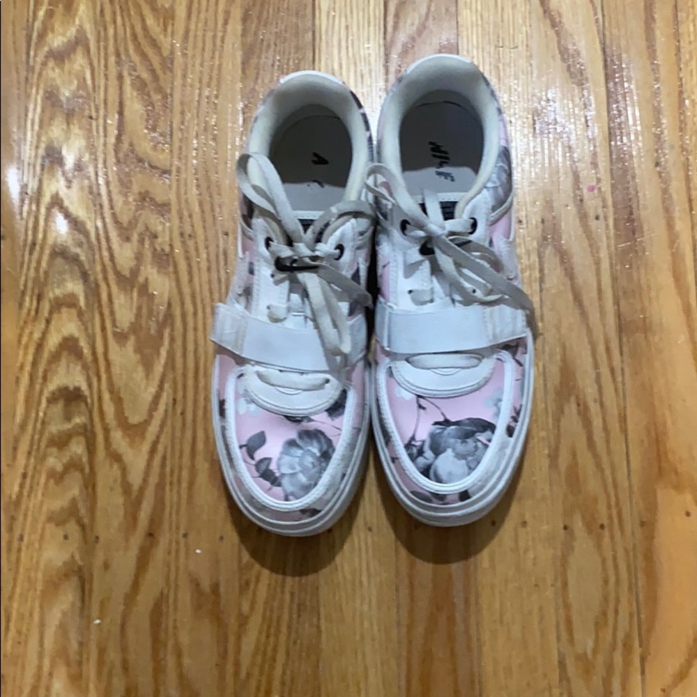 Women’s shoes